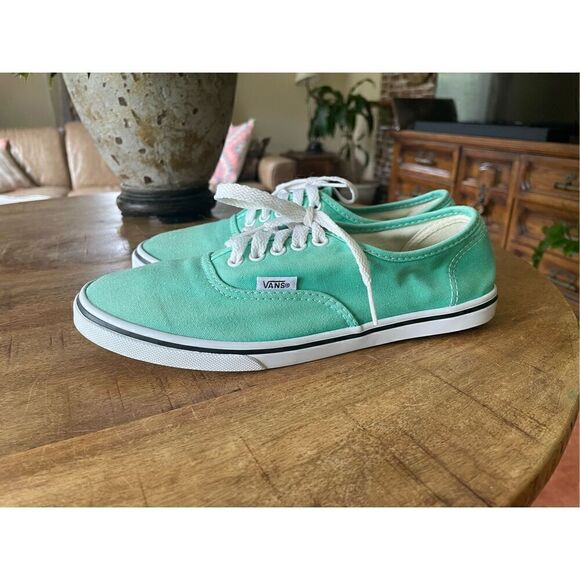 Vans Off The Wall Women's Size 7 W , men's size 5,5 Skateboard Shoes Aqua Mint B - Picture 1 of 8